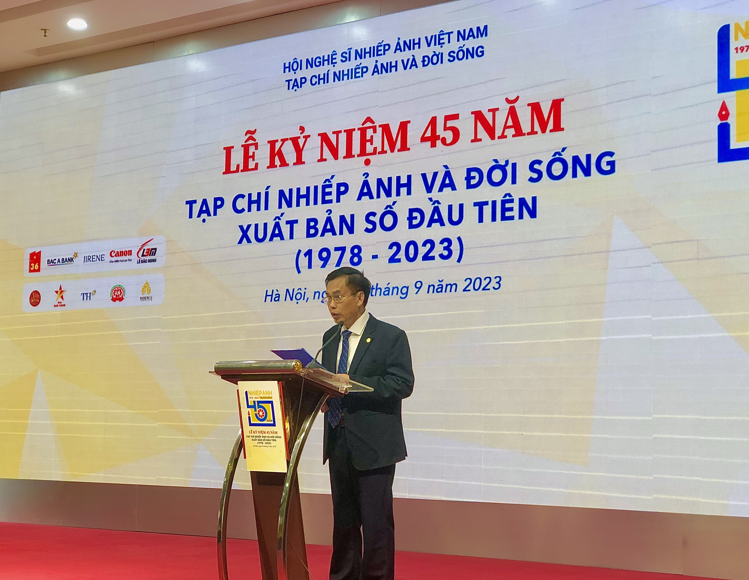 Phó Chủ tịch thường trực Hội NSNAVN, Tổng Biên tập Tạp chí Nhiếp ảnh và Đời sống Hồ Sỹ Minh phát biểu